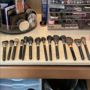 Lot of MAC brushes